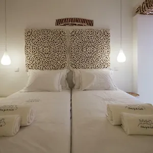 sunshine-house-exclusive-apartment-home-by-the-castle.hotels-lisbon-portugal.com/